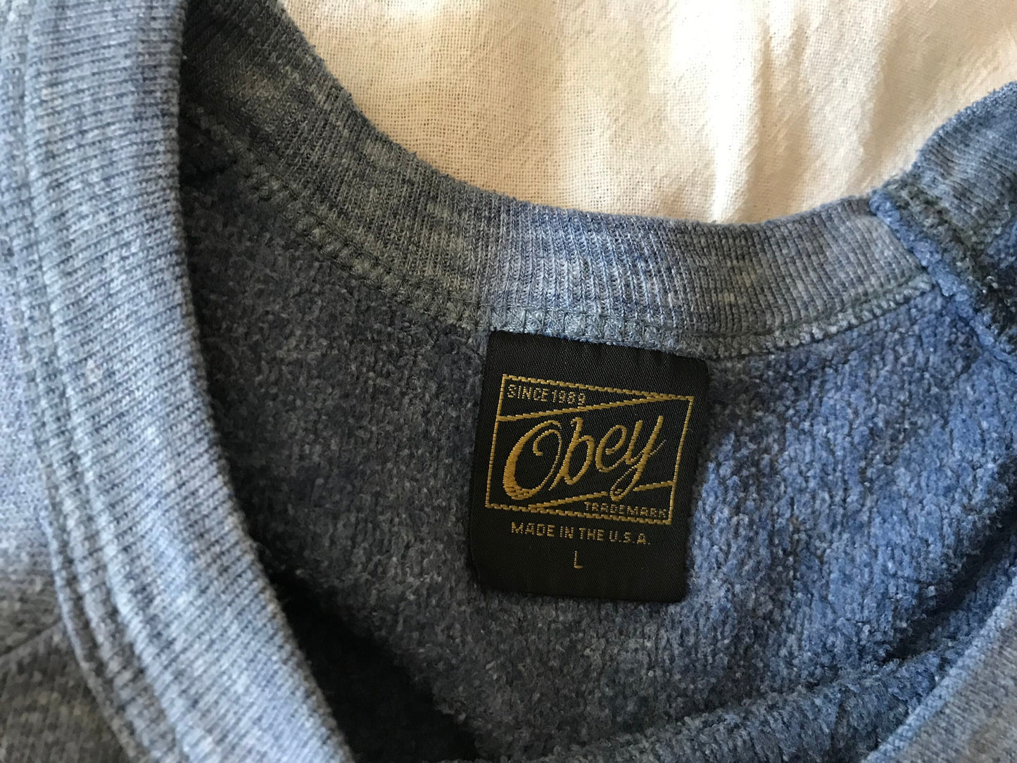 OBEY GIANT MANUFACTURING Co. CLOTHING MEN'S PULLOVER SWEATSHIRT LIGHT BLUE GRAY LARGE SIZE