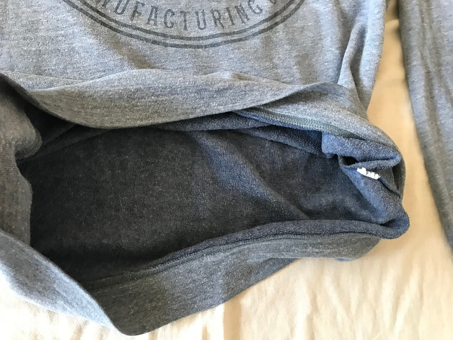 OBEY GIANT MANUFACTURING Co. CLOTHING MEN'S PULLOVER SWEATSHIRT LIGHT BLUE GRAY LARGE SIZE