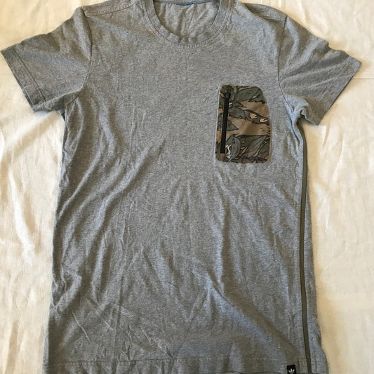ADIDAS MEN'S OR UNISEX GRAY T-SHIRT SPORT SMALL SIZE GRAY COLOR - ZIPPER DESIGNED POCKET